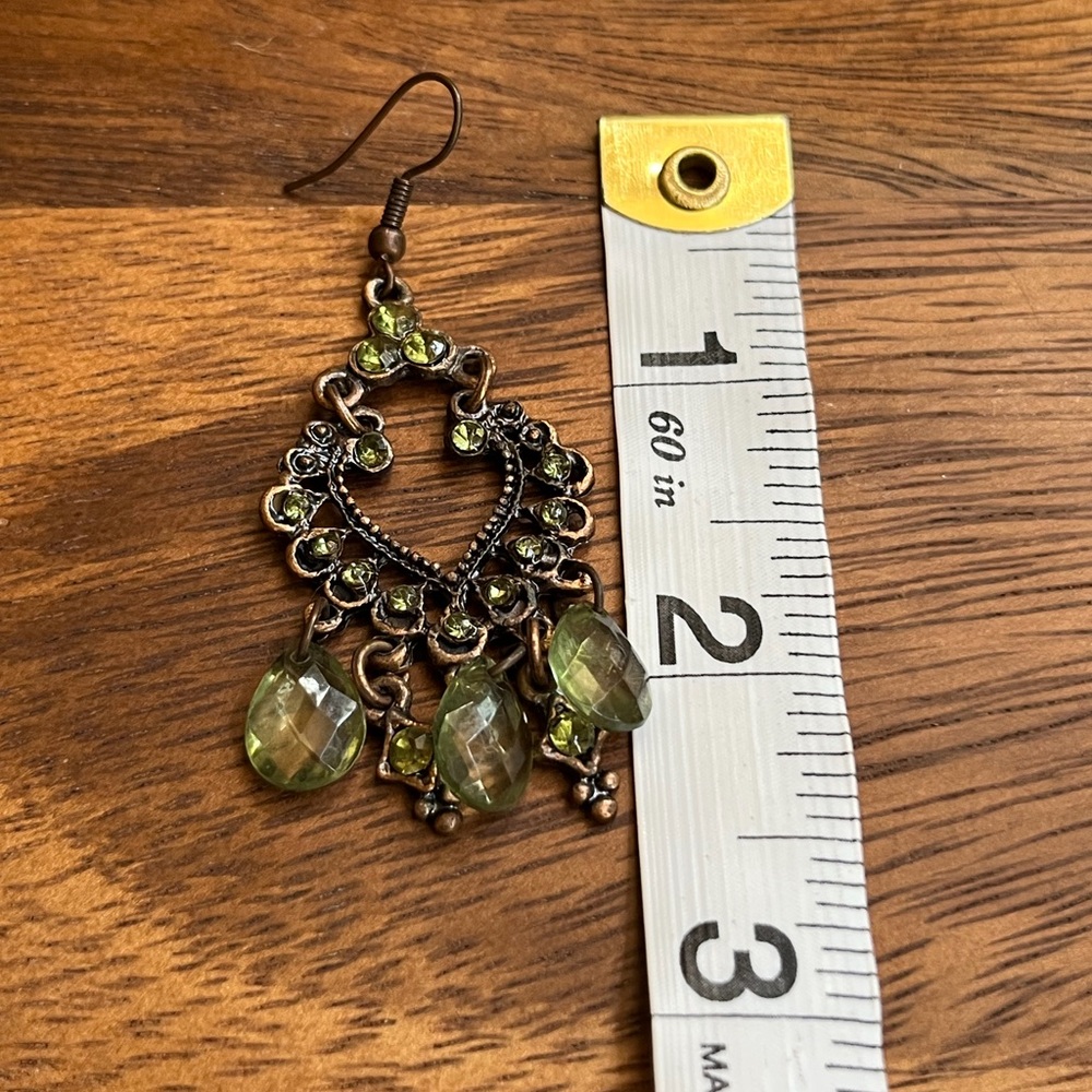 Vintage Boho Peridot Green Chandelier Earrings Copper Tone 2.5” - Picture 3 of 4